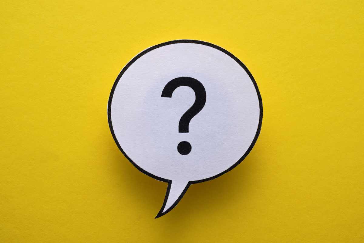 Speech bubble containing a question mark against a yellow background.